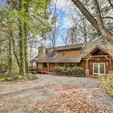 Grand Maggie Valley Cabin Walk To Golfing!